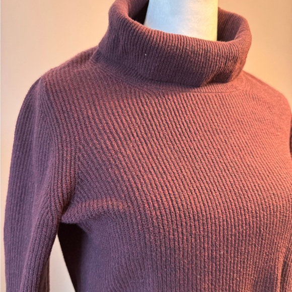 Elegant Purple Turtleneck Dress - Picture 3 of 6